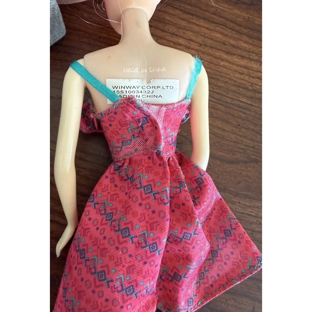 The Unbranded Brand barbie fashionistas